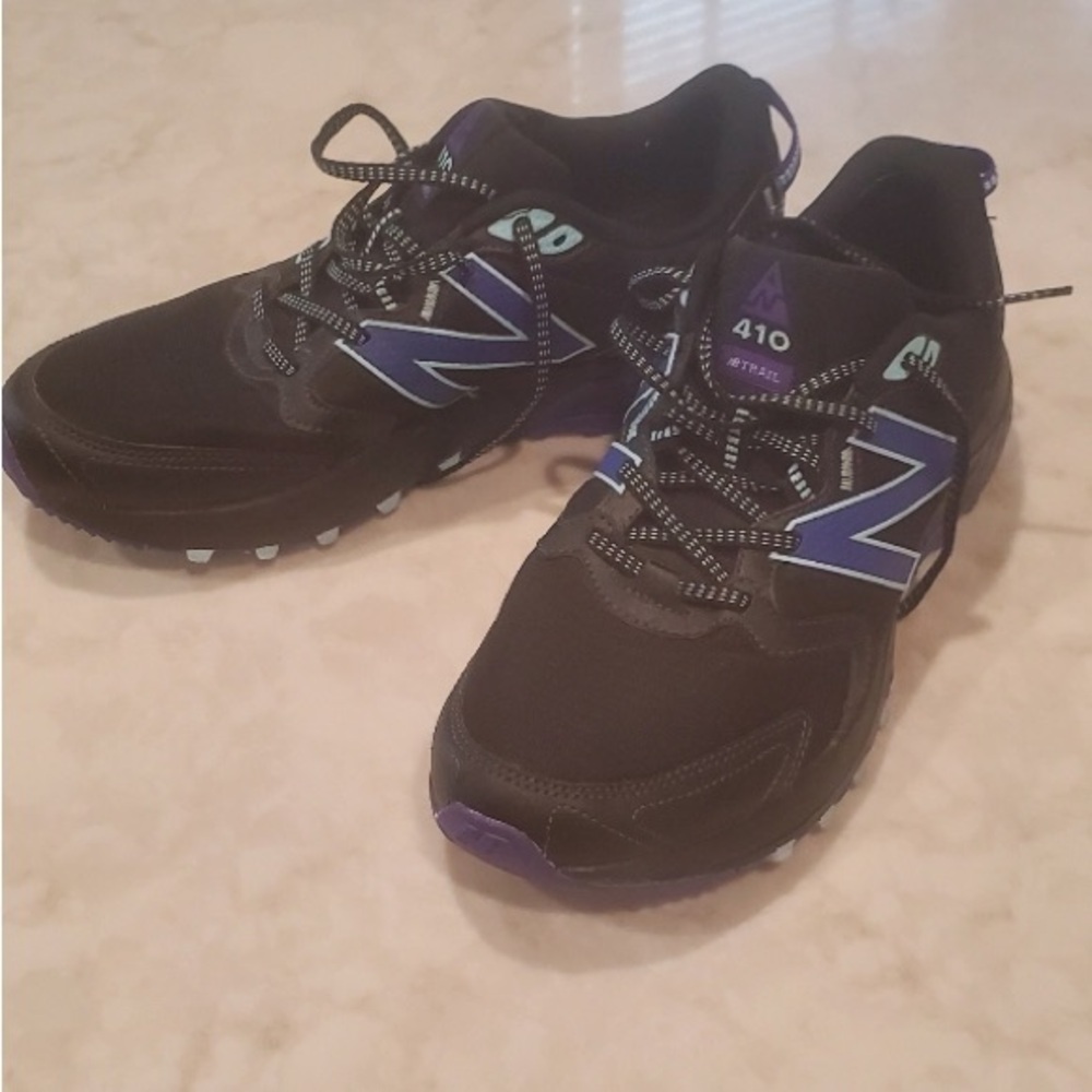 New balance 410 -8 Trail Sz 11M Women's  Hiking Shoe